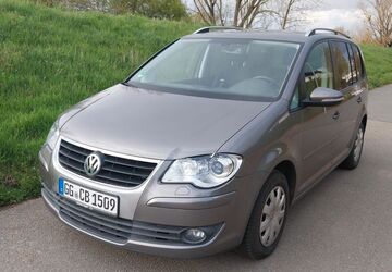 VW Touran 141.050 km 5.600 &euro; Stockstadt 64589