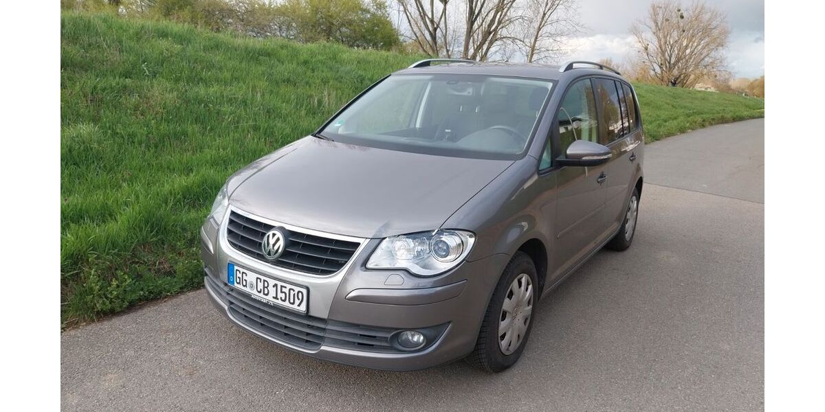 VW Touran 141.050 km 5.600 &euro; Stockstadt 64589