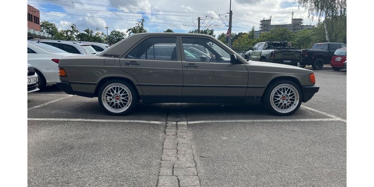 Mercedes-Benz 190 204.000 km 6.900 &euro; Gorxheimertal 69517